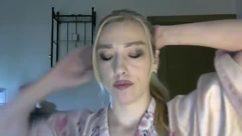Snapshot of wild_silk_desire chatting on 4, 3, 2025 Alina online show from 4, 3, 2025