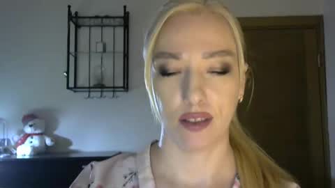 Snapshot of wild_silk_desire chatting on 8, 3, 2025 Alina online show from 8, 3, 2025