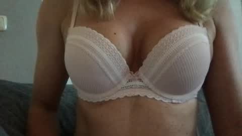 Snapshot of wildandjung chatting on 10, 7, 2026 Liesbeth online show from 10, 7, 2026