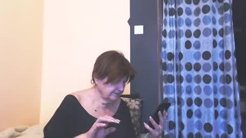 Snapshot of wildredcat chatting on 22, 4, 2026 WildRedCat online show from 22, 4, 2026