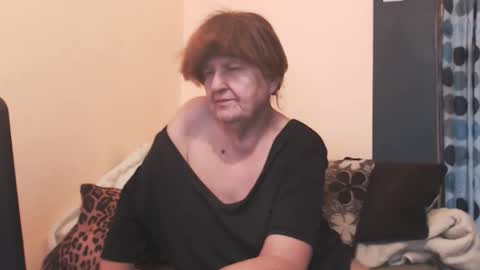 Snapshot of wildredcat chatting on 12, 5, 2026 WildRedCat online show from 12, 5, 2026
