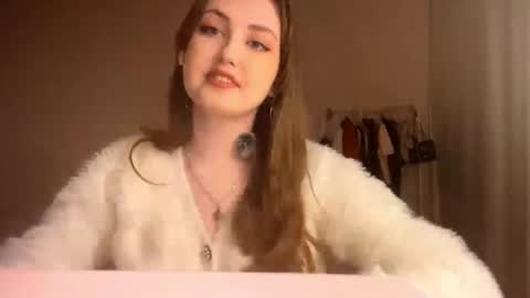 Snapshot of willatrisch chatting on 19, 10, 2025 Kate online show from 19, 10, 2025