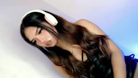 LE XI online show from 1, 12, 2025