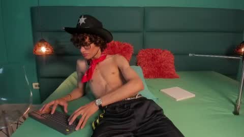 Snapshot of willturneer chatting on 8, 5, 2026 willturneer online show from 8, 5, 2026