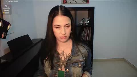 Snapshot of windy_butterfly chatting on 28, 9, 2025 Sara online show from 28, 9, 2025