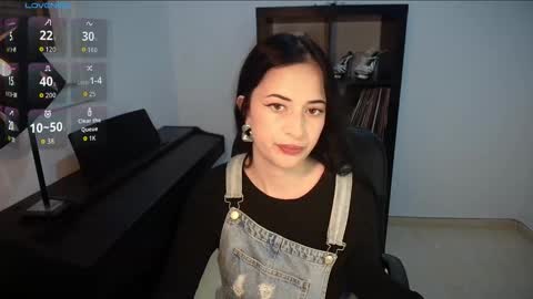 Snapshot of windy_butterfly chatting on 12, 10, 2025 Sara online show from 12, 10, 2025