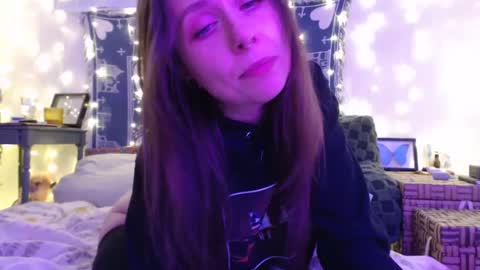Snapshot of wingardiumleveveosa chatting on 7, 12, 2024 Eevie online show from 7, 12, 2024