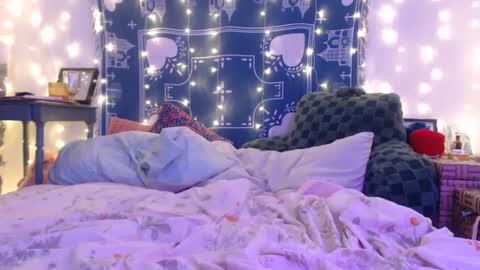 Snapshot of wingardiumleveveosa chatting on 10, 12, 2024 Eevie online show from 10, 12, 2024