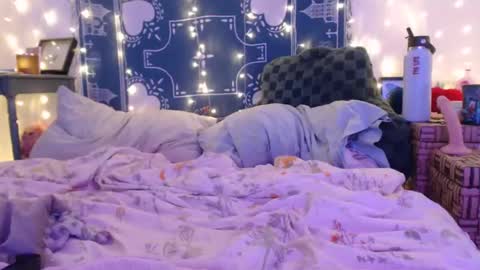 Snapshot of wingardiumleveveosa chatting on 1, 1, 2025 Eevie online show from 1, 1, 2025