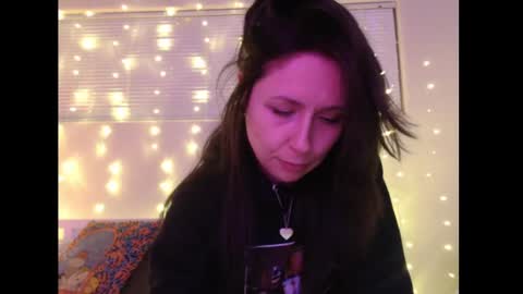 Snapshot of wingardiumleveveosa chatting on 26, 1, 2025 Eevie online show from 26, 1, 2025