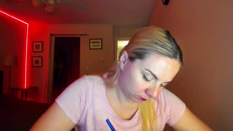 Snapshot of winter_miracle chatting on 19, 9, 2025 Winter Miracle online show from 19, 9, 2025