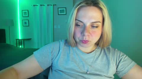 Snapshot of winter_miracle chatting on 20, 9, 2025 Winter Miracle online show from 20, 9, 2025