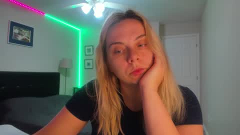 Snapshot of winter_miracle chatting on 22, 9, 2025 Winter Miracle online show from 22, 9, 2025