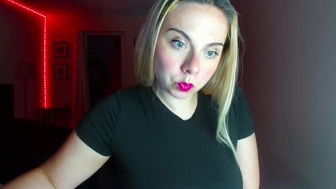 Snapshot of winter_miracle chatting on 7, 10, 2025 Winter Miracle online show from 7, 10, 2025