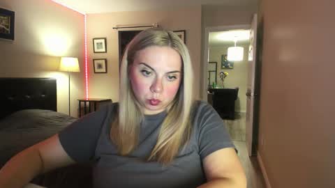 Snapshot of winter_miracle chatting on 2, 11, 2025 Winter Miracle online show from 2, 11, 2025