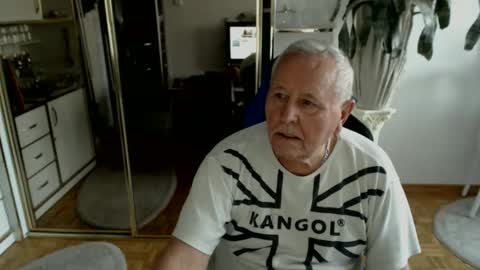 Snapshot of wlodek56 chatting on 28, 11, 2025 wlodek56 online show from 28, 11, 2025