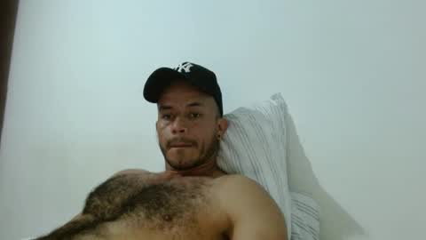 Snapshot of wolflatino02 chatting on 6, 1, 2025 wolflatino02 online show from 6, 1, 2025