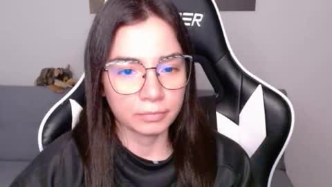 Snapshot of wolfs_daughter chatting on 17, 4, 2026 Alex online show from 17, 4, 2026