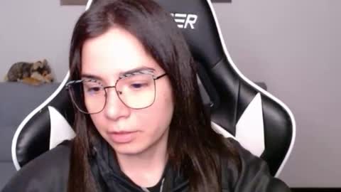 Snapshot of wolfs_daughter chatting on 19, 4, 2026 Alex online show from 19, 4, 2026