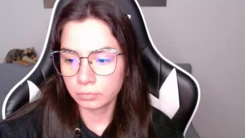 Snapshot of wolfs_daughter chatting on 22, 4, 2026 Alex online show from 22, 4, 2026