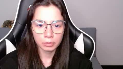 Snapshot of wolfs_daughter chatting on 23, 4, 2026 Alex online show from 23, 4, 2026