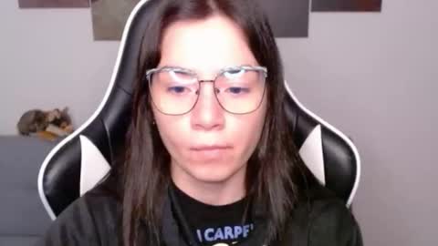 Snapshot of wolfs_daughter chatting on 26, 4, 2026 Alex online show from 26, 4, 2026