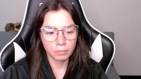 Snapshot of wolfs_daughter chatting on 28, 4, 2026 Alex online show from 28, 4, 2026