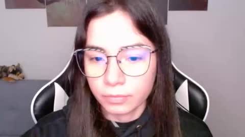 Snapshot of wolfs_daughter chatting on 3, 5, 2026 Alex online show from 3, 5, 2026
