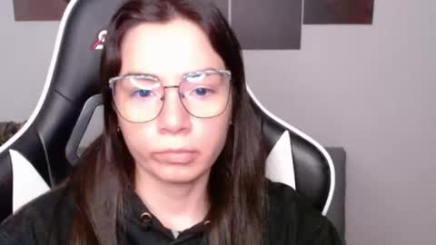 Snapshot of wolfs_daughter chatting on 4, 5, 2026 Alex online show from 4, 5, 2026