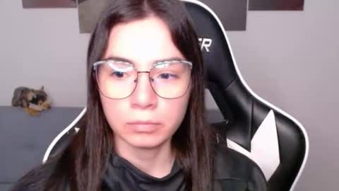 Snapshot of wolfs_daughter chatting on 7, 5, 2026 Alex online show from 7, 5, 2026