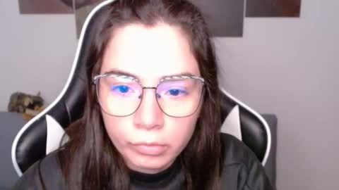 Snapshot of wolfs_daughter chatting on 9, 5, 2026 Alex online show from 9, 5, 2026