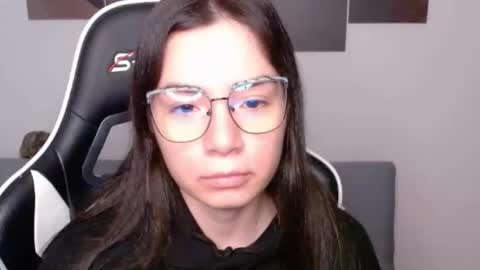 Snapshot of wolfs_daughter chatting on 12, 5, 2026 Alex online show from 12, 5, 2026