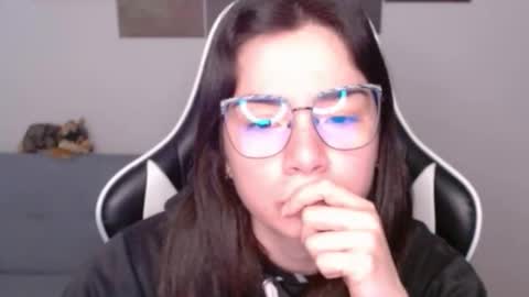 Snapshot of wolfs_daughter chatting on 19, 5, 2026 Alex online show from 19, 5, 2026