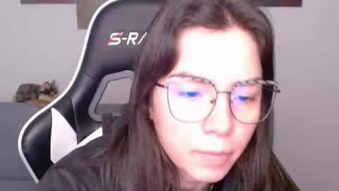 Snapshot of wolfs_daughter chatting on 19, 5, 2026 Alex online show from 19, 5, 2026