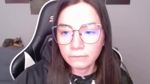 Snapshot of wolfs_daughter chatting on 20, 5, 2026 Alex online show from 20, 5, 2026