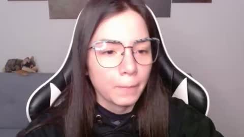 Snapshot of wolfs_daughter chatting on 22, 5, 2026 Alex online show from 22, 5, 2026