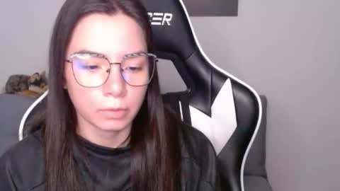 Snapshot of wolfs_daughter chatting on 25, 5, 2026 Alex online show from 25, 5, 2026