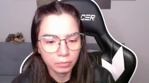 Snapshot of wolfs_daughter chatting on 16, 6, 2026 Alex online show from 16, 6, 2026