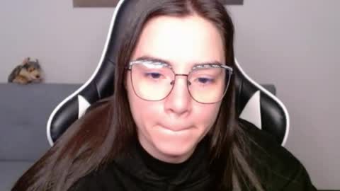 Snapshot of wolfs_daughter chatting on 21, 6, 2026 Alex online show from 21, 6, 2026