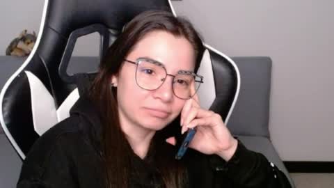 Snapshot of wolfs_daughter chatting on 22, 6, 2026 Alex online show from 22, 6, 2026