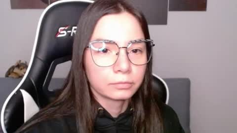 Snapshot of wolfs_daughter chatting on 25, 6, 2026 Alex online show from 25, 6, 2026