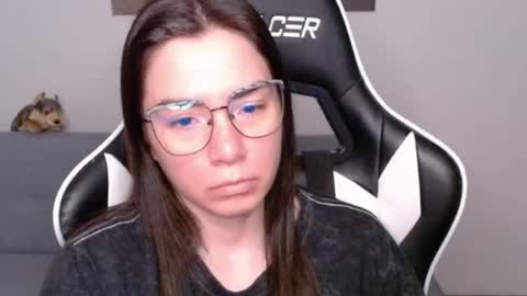 Snapshot of wolfs_daughter chatting on 26, 6, 2026 Alex online show from 26, 6, 2026