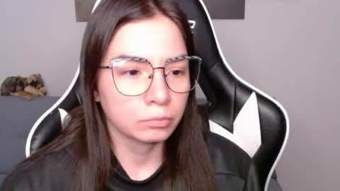 Snapshot of wolfs_daughter chatting on 15, 7, 2026 Alex online show from 15, 7, 2026