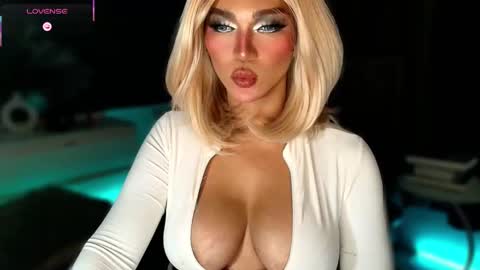 Snapshot of womanofyourdesire_ts chatting on 8, 11, 2025 Julia online show from 8, 11, 2025