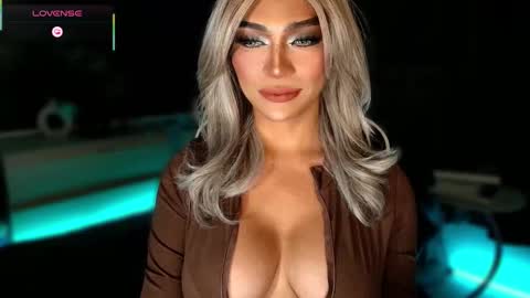 Snapshot of womanofyourdesire_ts chatting on 11, 11, 2025 Julia online show from 11, 11, 2025