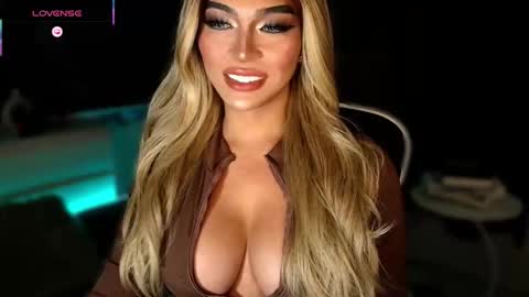 Snapshot of womanofyourdesire_ts chatting on 22, 11, 2025 Julia online show from 22, 11, 2025