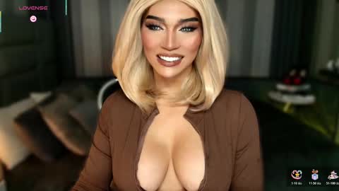 Snapshot of womanofyourdesire_ts chatting on 1, 12, 2025 Julia online show from 1, 12, 2025