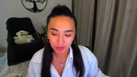 dudetta Kim online show from 10, 9, 2025