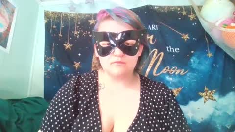 Snapshot of worriedrose_xo chatting on 9, 2, 2025 Rose online show from 9, 2, 2025