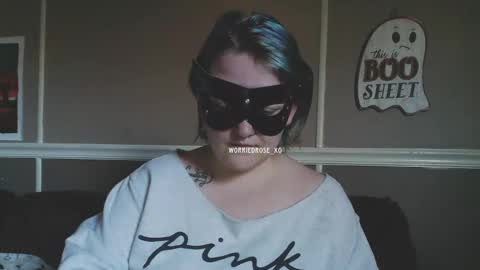Snapshot of worriedrose_xo chatting on 2, 3, 2025 Rose online show from 2, 3, 2025